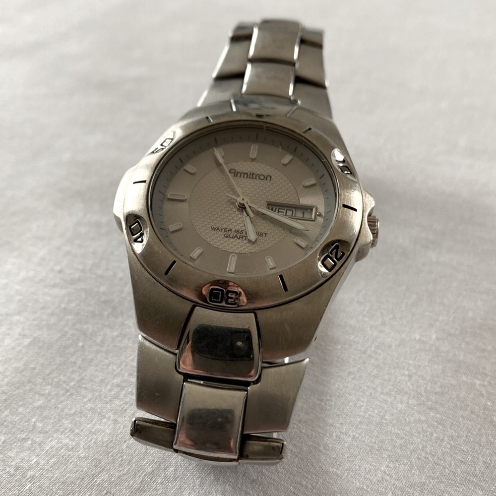ARMITRON VTG CALENDAR WATCH. WATER RESIST 165 FEET.NEW BATTERY STEEL WRISTWATCH